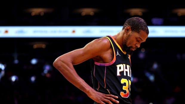 Phoenix Suns forward Kevin Durant (35) reacts during the first quarter against the Sacramento Kings at Footprint Center.